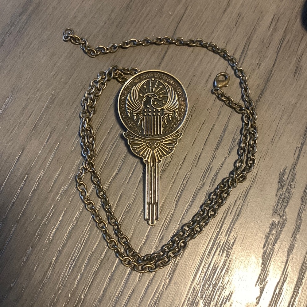 Harry Potter Fantastic Beasts MACUSA Pendant pin necklace